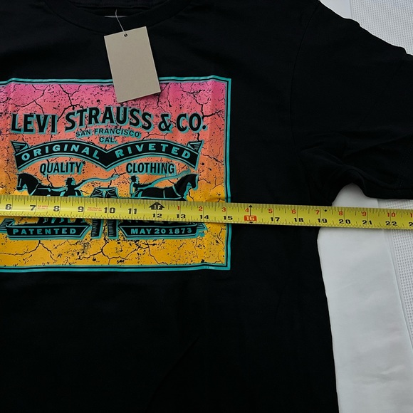 Levi Strauss & Co. T-shirt Medium - Picture 4 of 6